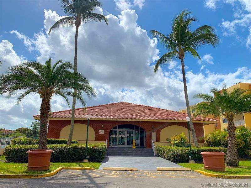 1 bedroom Condominium at 7000 NW 186th Street 4-217, Coral Gate West Condo, Hialeah — photo 2