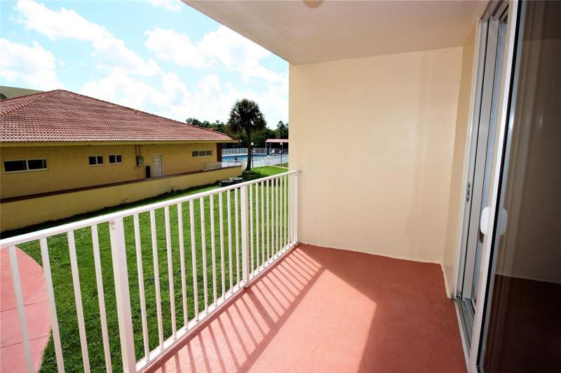 1 bedroom Condominium at 7000 NW 186th Street 4-217, Coral Gate West Condo, Hialeah — photo 3