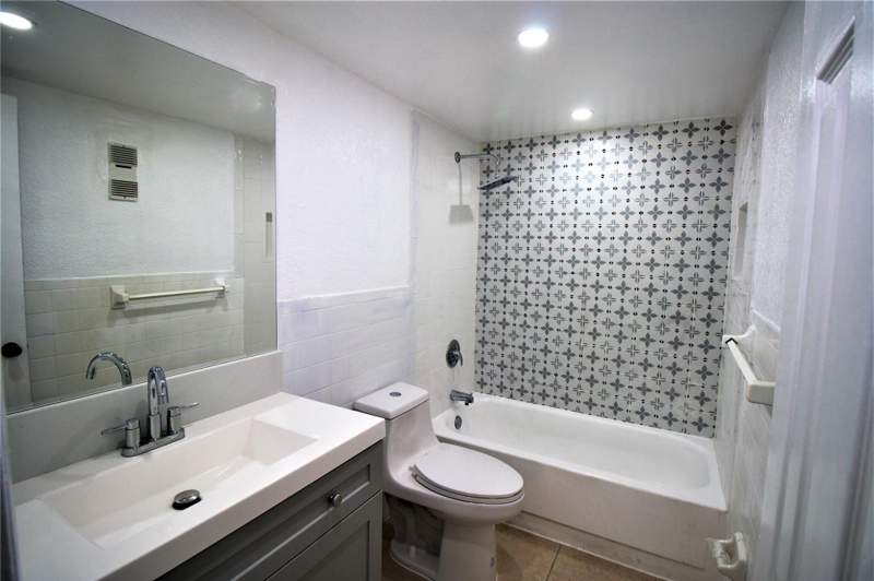 1 bedroom Condominium at 7000 NW 186th Street 4-217, Coral Gate West Condo, Hialeah — photo 4