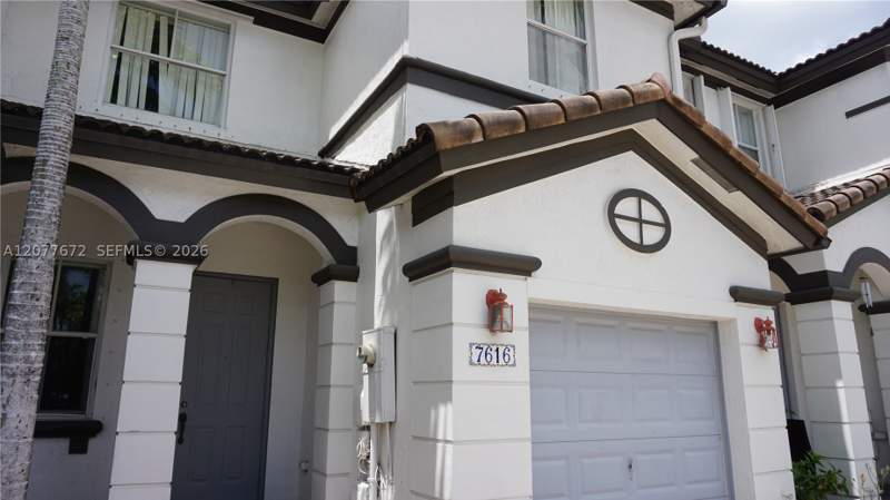 3 bedroom Townhouse at 7616 NW 114th Path, Doral Isles North Sec Two, Doral — photo 4