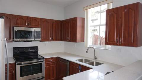 7616 NW 114th Path, Doral FL - photo 8 of 30