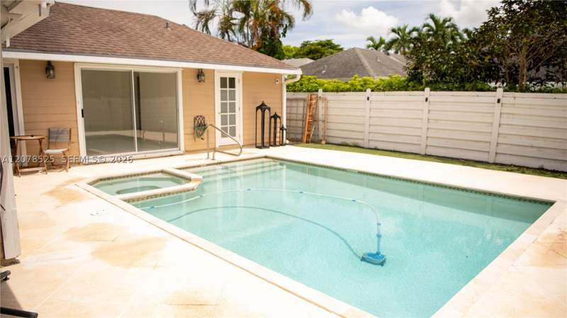 3 bedroom SingleFamilyResidence at 14045 SW 103rd Ter, Royal Glen, Miami — photo 5