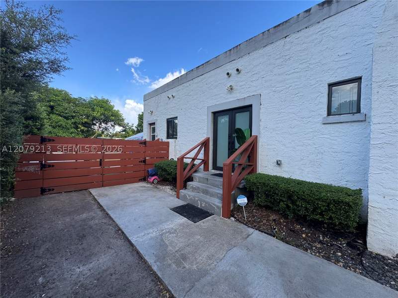 3 bedroom SingleFamilyResidence at 10841 NE 2nd Pl, Pasadena Park Sub, Miami — photo 2