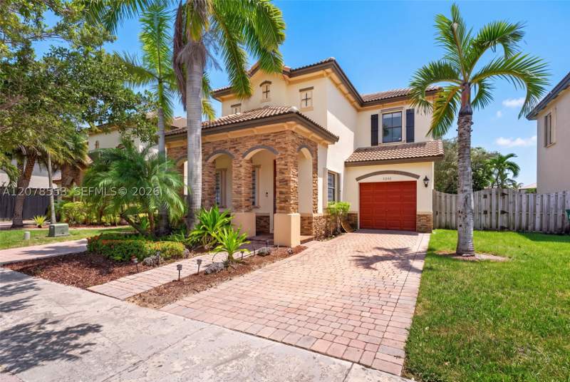 4 bedroom SingleFamilyResidence at 11242 SW 242nd St, Silver Palm East Sec One, Homestead — photo 2