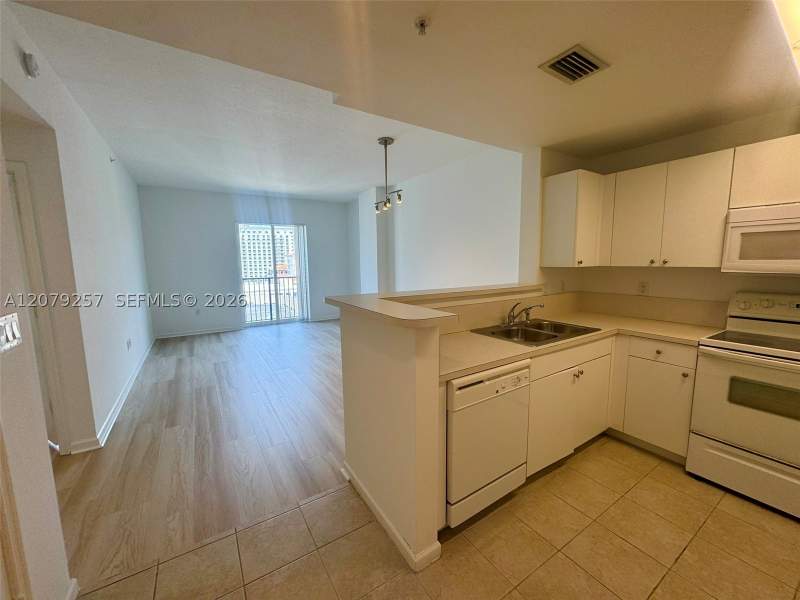 1 bedroom Condominium at 10 Aragon Ave 1008, Ten Aragon Condo, Coral Gables — photo 2