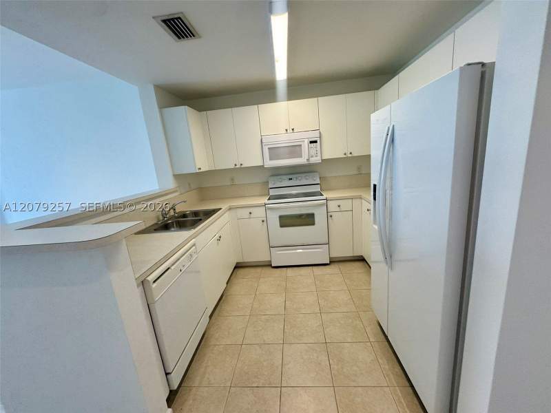 1 bedroom Condominium at 10 Aragon Ave 1008, Ten Aragon Condo, Coral Gables — photo 3