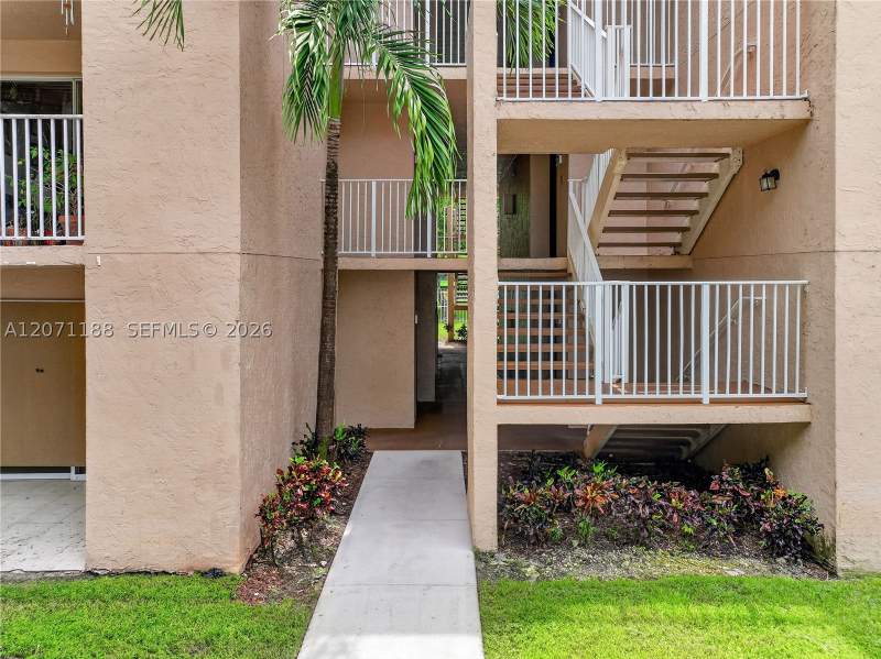 2 bedroom Condominium at 15780 SW 106th Ter 104, Royal Palm Place, Miami — photo 2