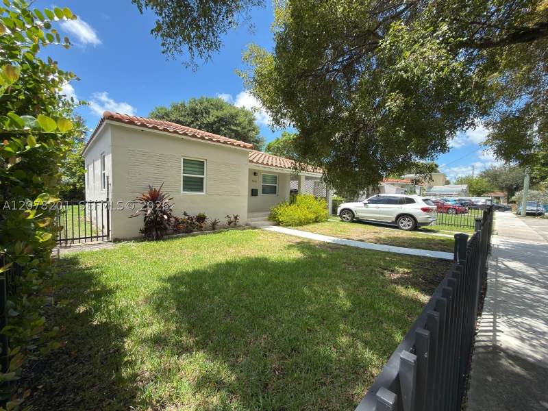 2 bedroom SingleFamilyResidence at 3860 SW 1st St, Stadler Grove Addn #1, Miami — photo 2