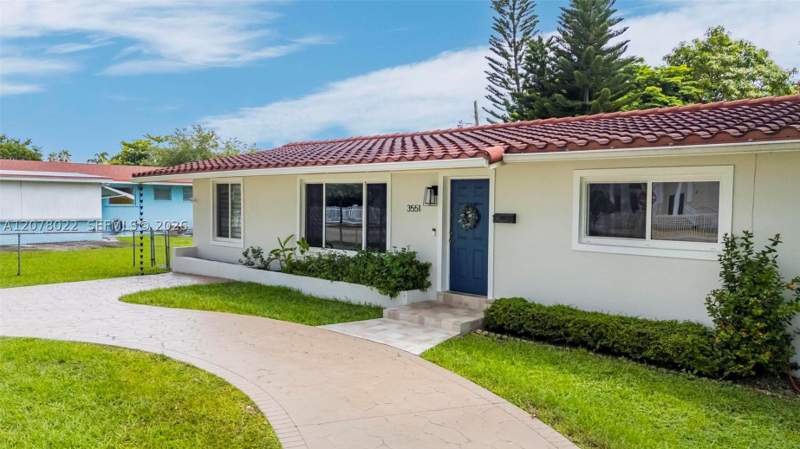 3 bedroom SingleFamilyResidence at 3551 SW 97th Ave, Happy Farms View, Miami — photo 2