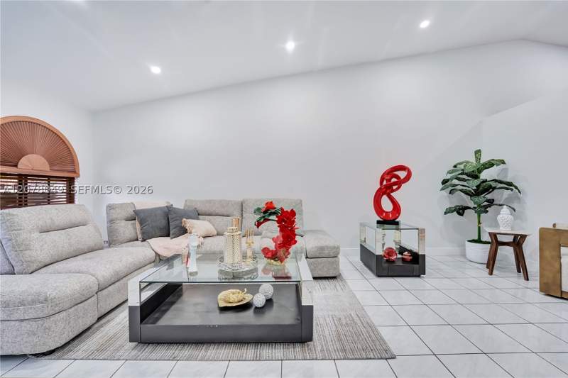 3 bedroom SingleFamilyResidence at 5670 W 20th Ct, Michelle Jardins, Hialeah — photo 4