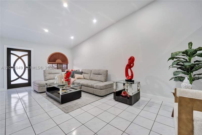 3 bedroom SingleFamilyResidence at 5670 W 20th Ct, Michelle Jardins, Hialeah — photo 5