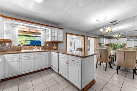 13706 SW 14th St, Miami FL - photo 8 of 25