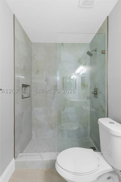 886 NE 214th Ln 4, Miami FL - photo 15 of 20