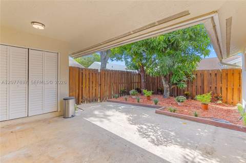 886 NE 214th Ln 4, Miami FL - photo 16 of 20