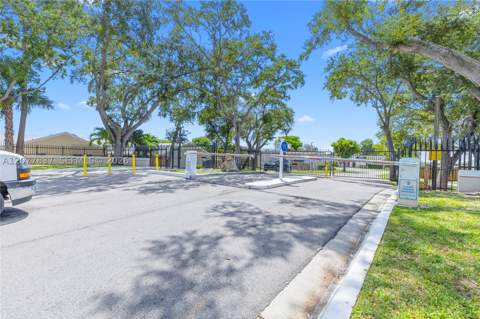 886 NE 214th Ln 4, Miami FL - photo 20 of 20