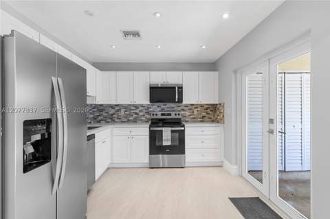 886 NE 214th Ln 4, Miami FL - photo 6 of 20