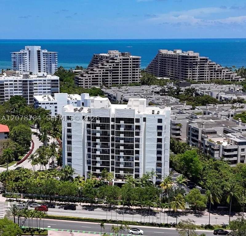2 bedroom Condominium at 77 Crandon Blvd 5C, The Palms Of Key Biscayne, Key Biscayne — photo 2