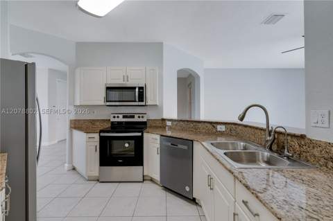 8450 NW 113th Psge, Doral FL - photo 10 of 31