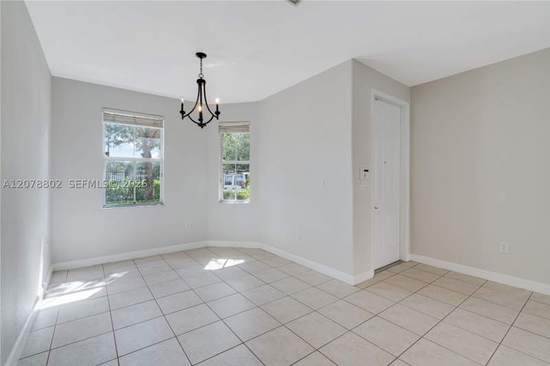 4 bedroom SingleFamilyResidence at 8450 NW 113th Psge, Islands At Doral Northwes, Doral — photo 5