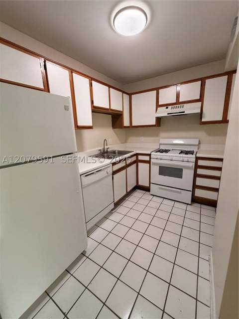 15325 SW 106 Te 604, Miami FL - photo 8 of 18