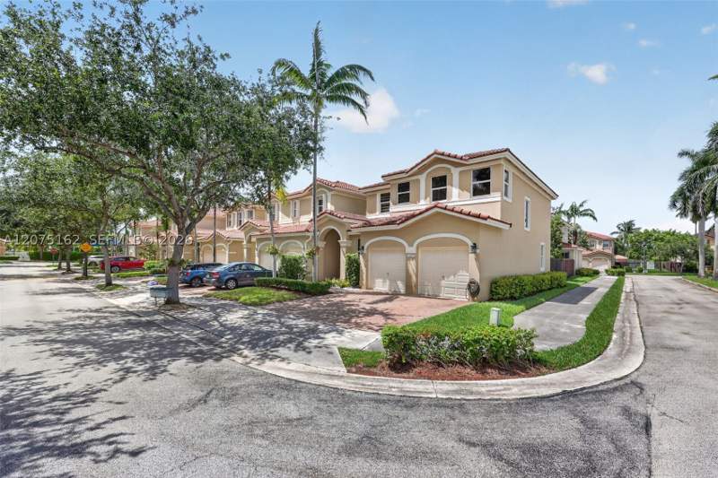 4 bedroom Townhouse at 12377 SW 125th St, Kendall Breeze South, Miami — photo 2