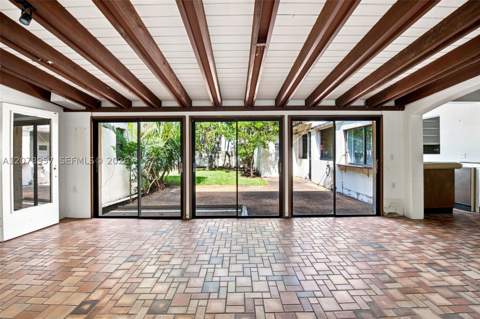 5680 Pine Tree Dr, Miami Beach FL - photo 10 of 32