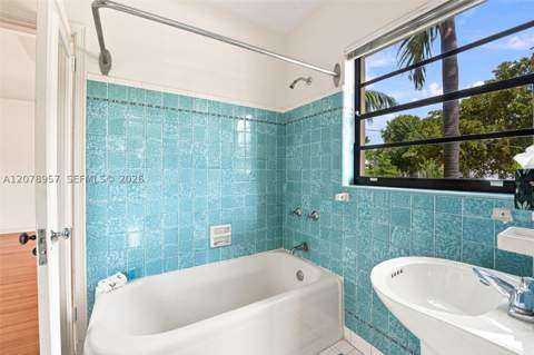5680 Pine Tree Dr, Miami Beach FL - photo 17 of 32