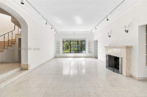 5680 Pine Tree Dr, Miami Beach FL - photo 6 of 32