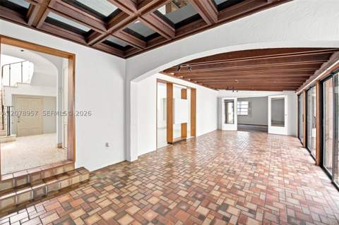 5680 Pine Tree Dr, Miami Beach FL - photo 9 of 32