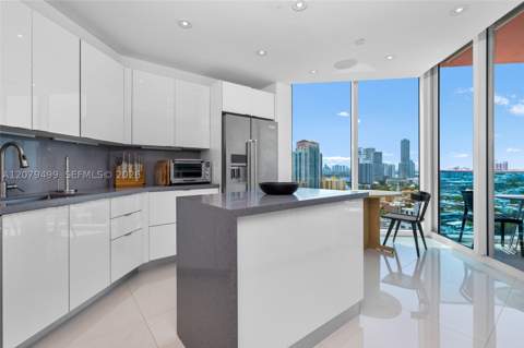 300 S Pointe Dr 2005, Miami Beach FL - photo 15 of 19