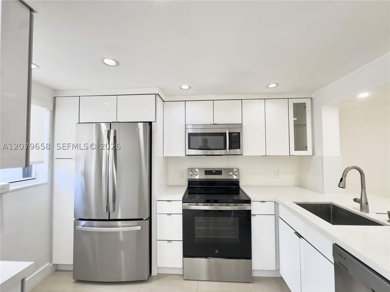 2 bedroom Townhouse at 8010 SW 152nd Ave 211, Gardens At Kendale Lakes, Miami — photo 4
