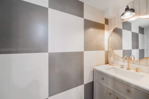 17800 Atlantic Blvd Ph14, Sunny Isles Beach FL - photo 15 of 36