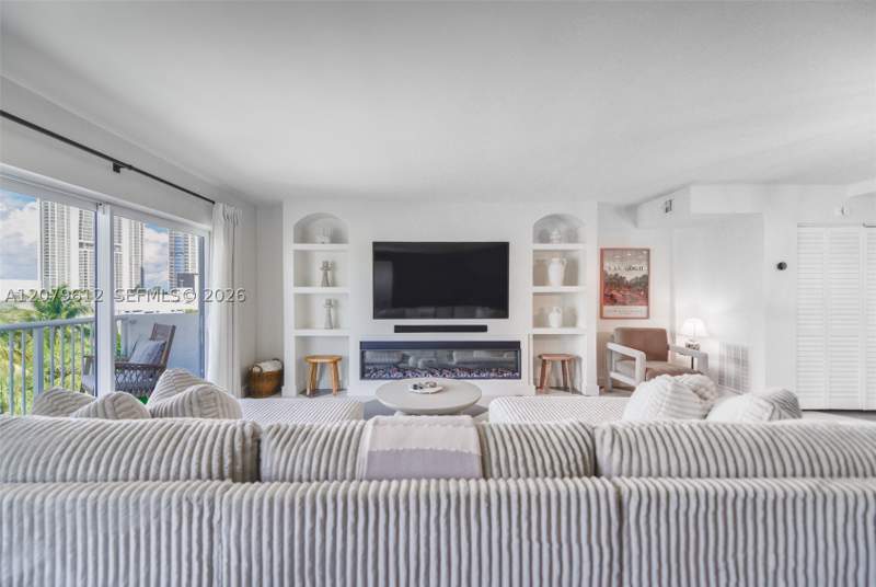 2 bedroom Condominium at 17800 Atlantic Blvd Ph14, Towne Royale Condo, Sunny Isles Beach — photo 4