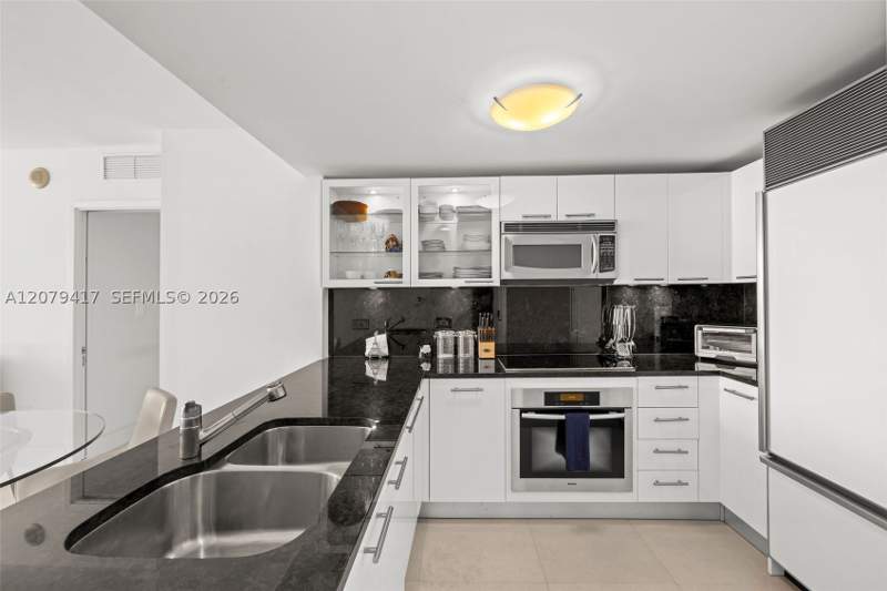 1 bedroom Condominium at 6801 Collins Ave 1401, Central Carillon Beach, Miami Beach — photo 3