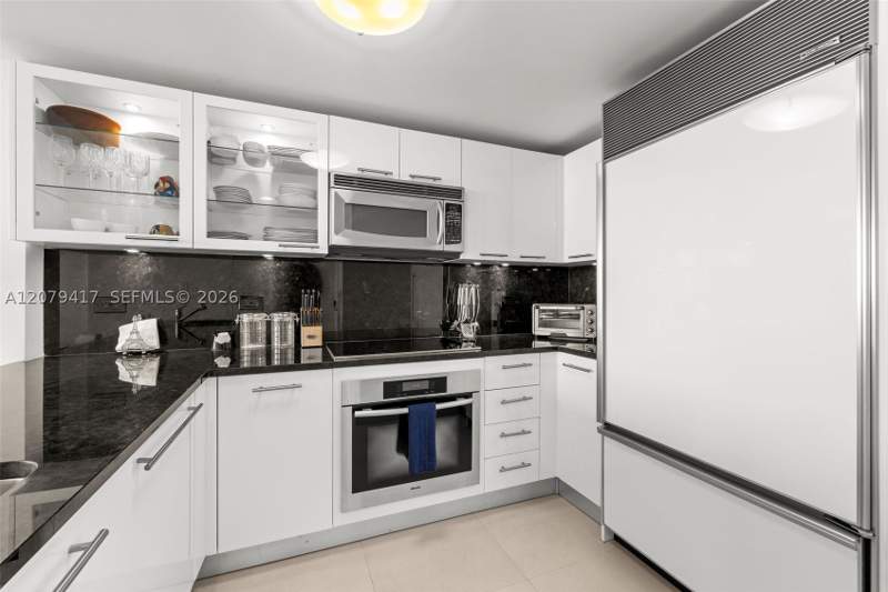 1 bedroom Condominium at 6801 Collins Ave 1401, Central Carillon Beach, Miami Beach — photo 4