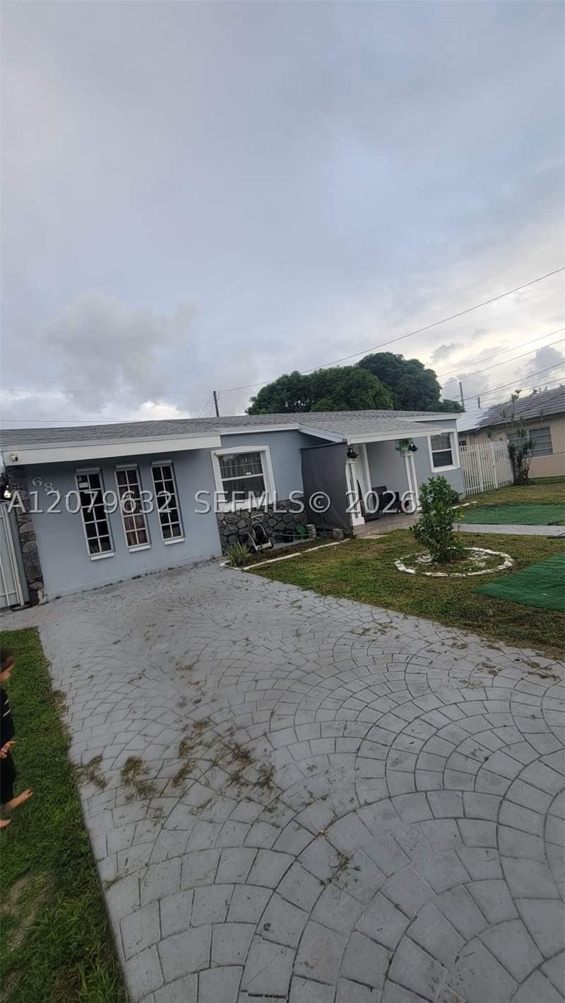 4 bedroom SingleFamilyResidence at 6847 SW 13th St, Tamiami City Revised, Miami — photo 2