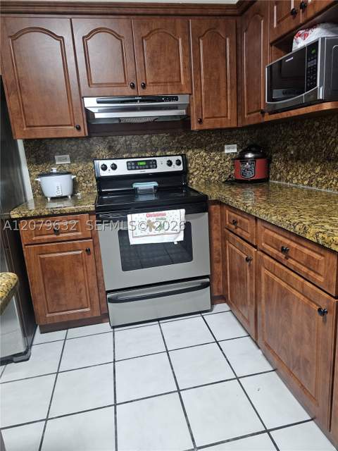 6847 SW 13th St, Miami FL - photo 8 of 17