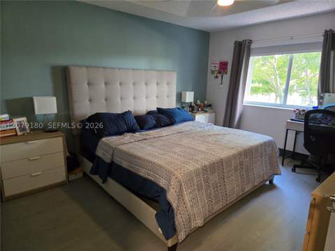 11464 NW 50th Ter, Doral FL - photo 11 of 26