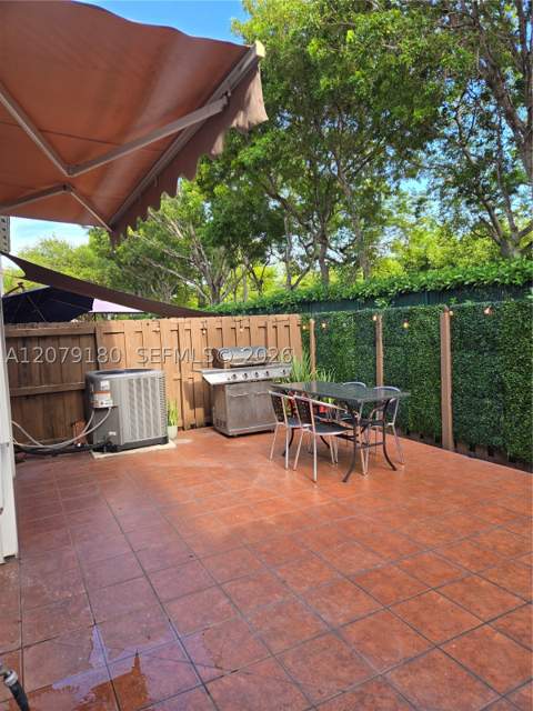11464 NW 50th Ter, Doral FL - photo 23 of 26
