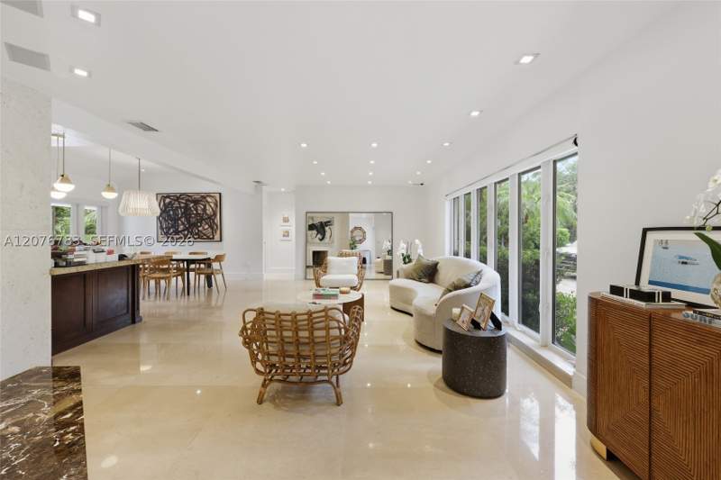4 bedroom SingleFamilyResidence at 571 S Mashta Dr, Mashta Island A Replat Of, Key Biscayne — photo 4