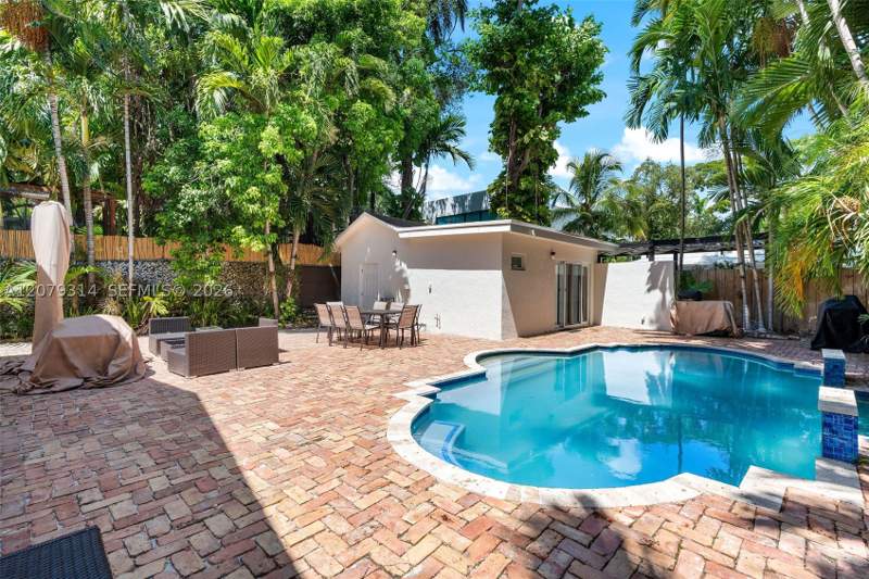 3 bedroom SingleFamilyResidence at 2465 Inagua Ave, King Park, Miami — photo 2
