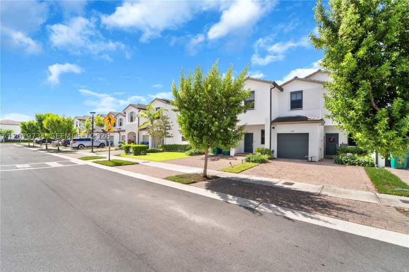 3 bedroom Townhouse at 13154 SW 233rd St, Sienna Reserve South, Homestead — photo 3