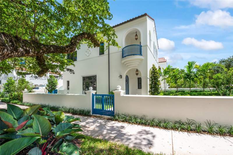 3 bedroom Villa at 550 Malaga Ave Villa 1, Coral Gables Biltmore Sec, Coral Gables — photo 2