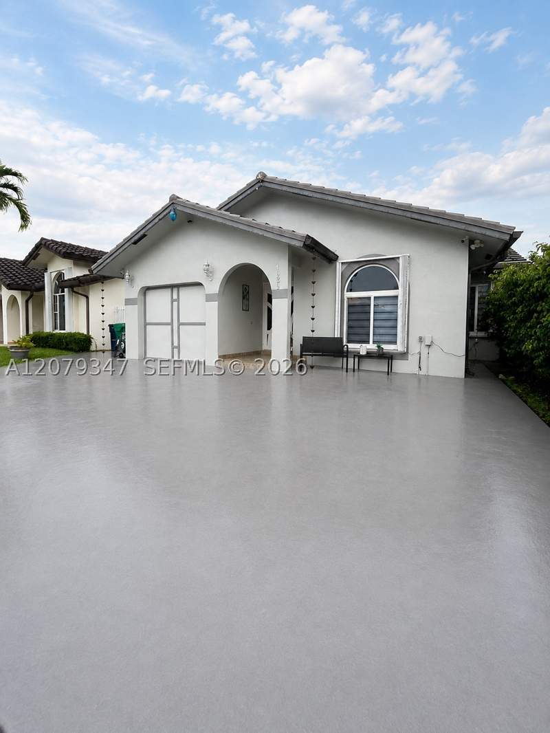 4 bedroom SingleFamilyResidence at 4939 SW 143rd Ave, Bird Lakes South Sec 4, Miami — photo 2