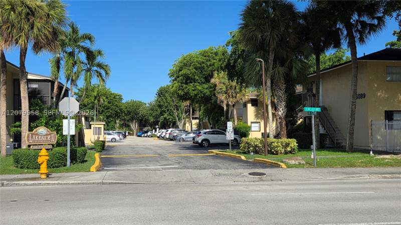 2 bedroom Condominium at 15619 SW 73rd Cir Ter 10-8, Lakeside Xi Condo Ph III, Miami — photo 2