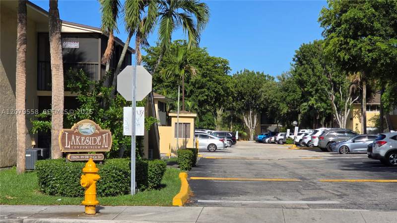 2 bedroom Condominium at 15619 SW 73rd Cir Ter 10-8, Lakeside Xi Condo Ph III, Miami — photo 4