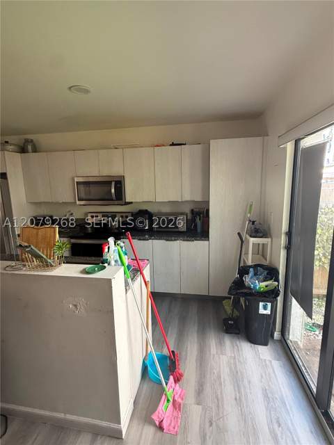 916 NW 8th St 6, Florida City FL - photo 7 of 20