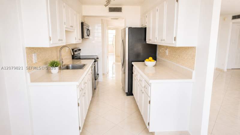 2 bedroom Condominium at 231 174th St 1215, Winston Towers 400 Condo, Sunny Isles Beach — photo 5