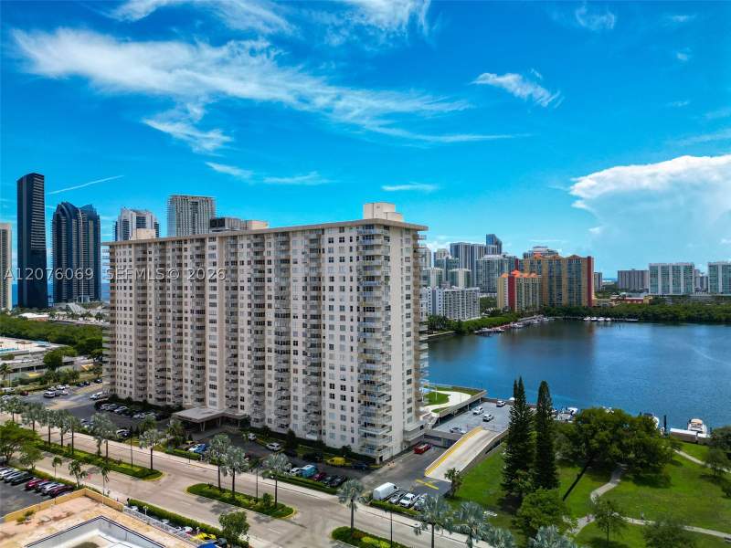 3 bedroom Condominium at 250 174th St 2304, Winston Towers 100 Condo, Sunny Isles Beach — photo 5