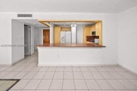6450 Collins Ave 205, Miami Beach FL - photo 13 of 39